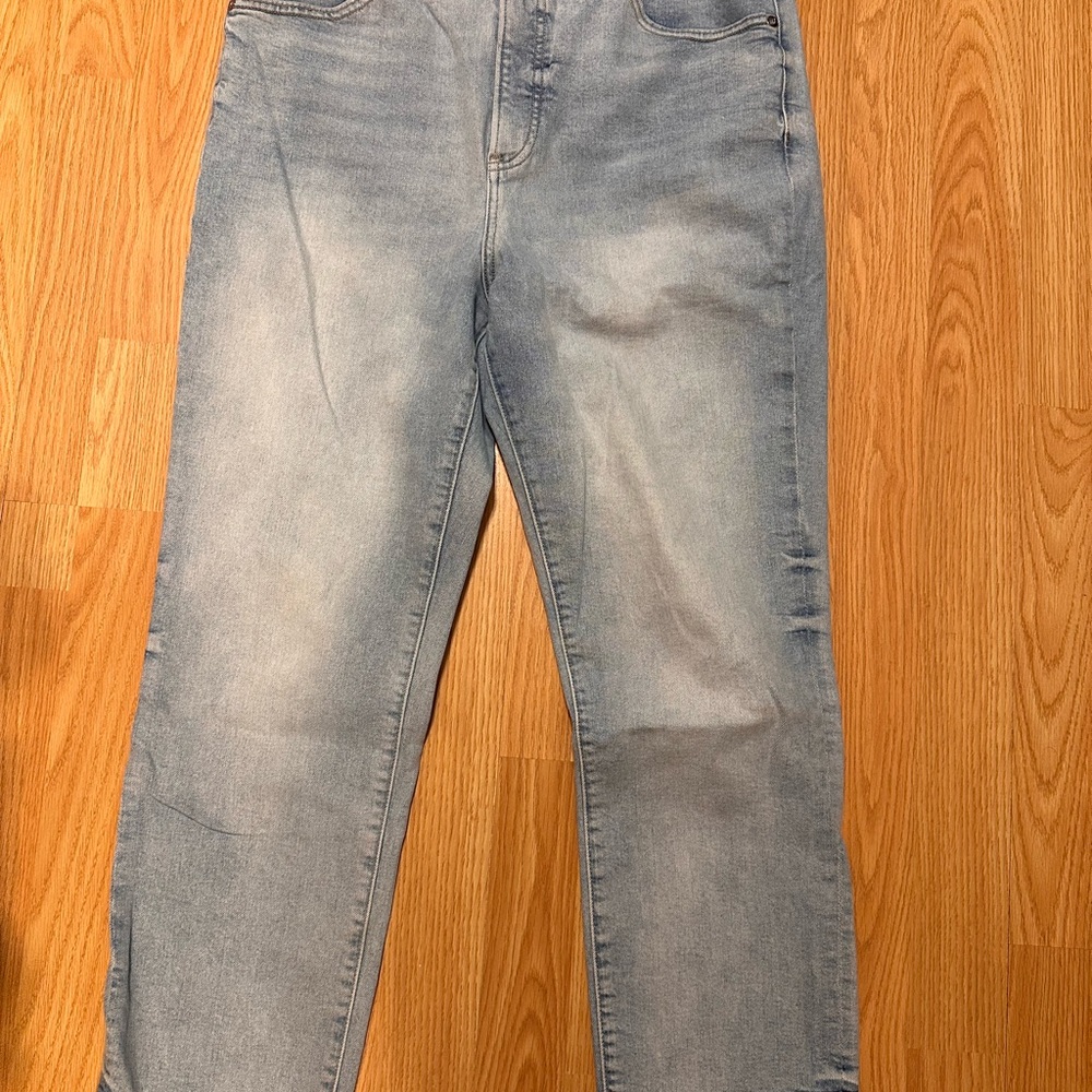 Express Super High Rise Light Wash Jeans